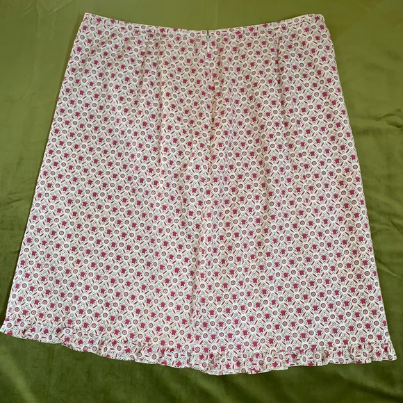 Vintage 90s skirt lightweight casual ruffled hem burgundy & crème color like new - Picture 2 of 7